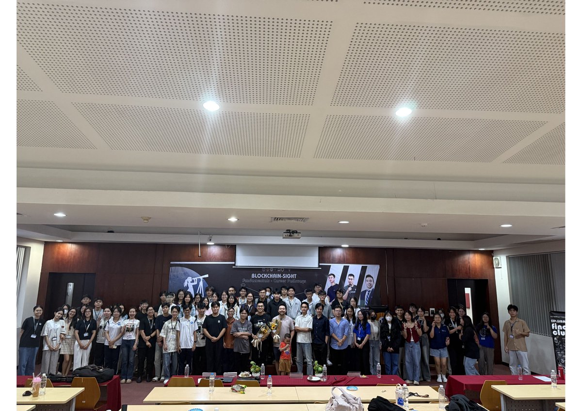 concero_io's tweet image. We joined @chainlink  and @eth34vn at International University for the UniTour, engaging with a full room of students eager to explore blockchain technology.

The session inspired meaningful discussions on blockchain use cases and career paths in Web3. 

The curiosity and…