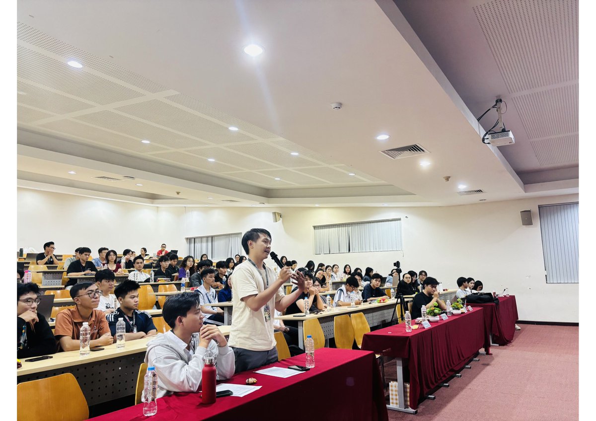 concero_io's tweet image. We joined @chainlink  and @eth34vn at International University for the UniTour, engaging with a full room of students eager to explore blockchain technology.

The session inspired meaningful discussions on blockchain use cases and career paths in Web3. 

The curiosity and…