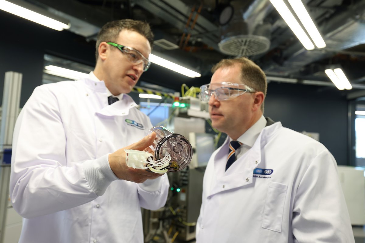 Researchirel's tweet photo. Minister for Further and Higher Education, Research, Innovation and Science, James Lawless has today announced a €2 million co-funded investment by Research Ireland and @apcinnovate. Read here: https://t.co/UW43THgqPS https://t.co/ErVdbenuYy