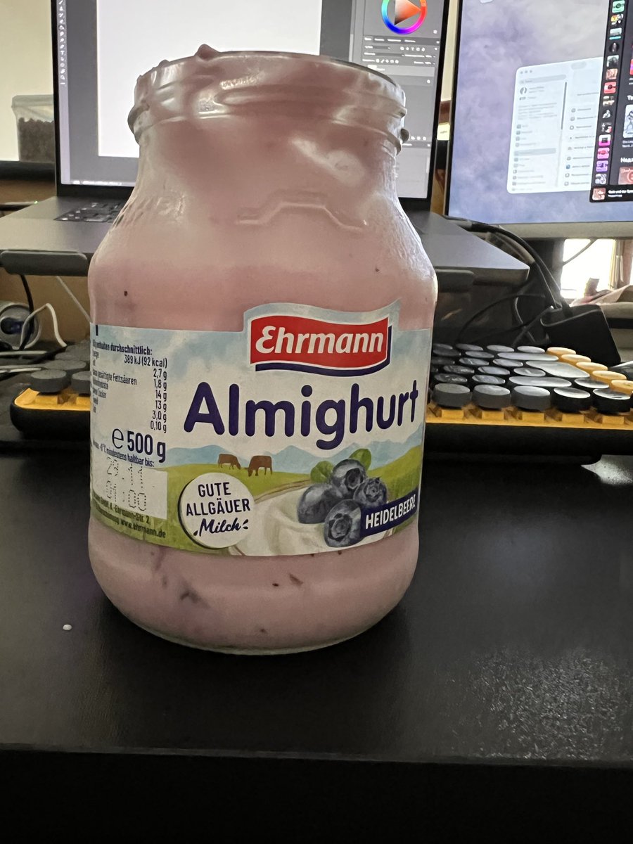 Маленькая баночка йогурта 👀