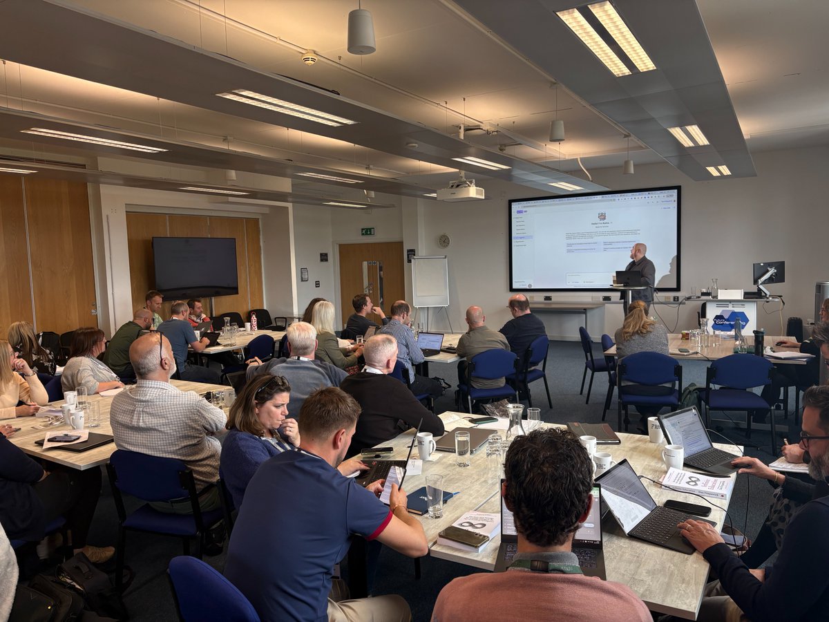 With ✨<a href="/theaieducatorx/">Dan Fitzpatrick</a> Dan Fitzpatrick you're transported to ANOTHER WORLD.
Launch session today of #ArtificialIntelligence in Education Developing your School's Strategy.
A brave new world! 🌐
📩info@sw-ift.org.uk
#schools #education #AI #TEACHers #professionaldevelopment