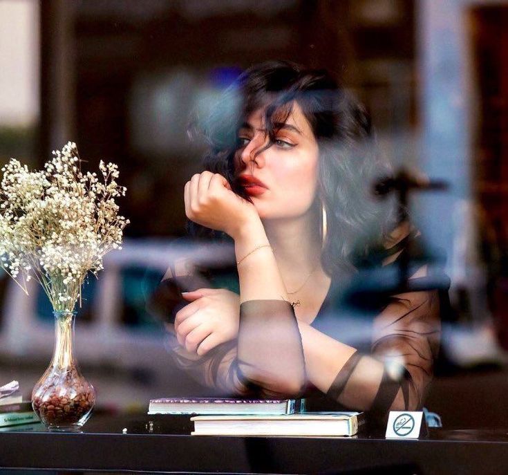 ㅤ

وإنّ التقينا بعد غياب لا تسأل لمَاذا البعد؟
ولا تسألني كيف الحال؟
فأنت الحال حاضرها وماضيها. 
♥️🎻
ㅤㅤ