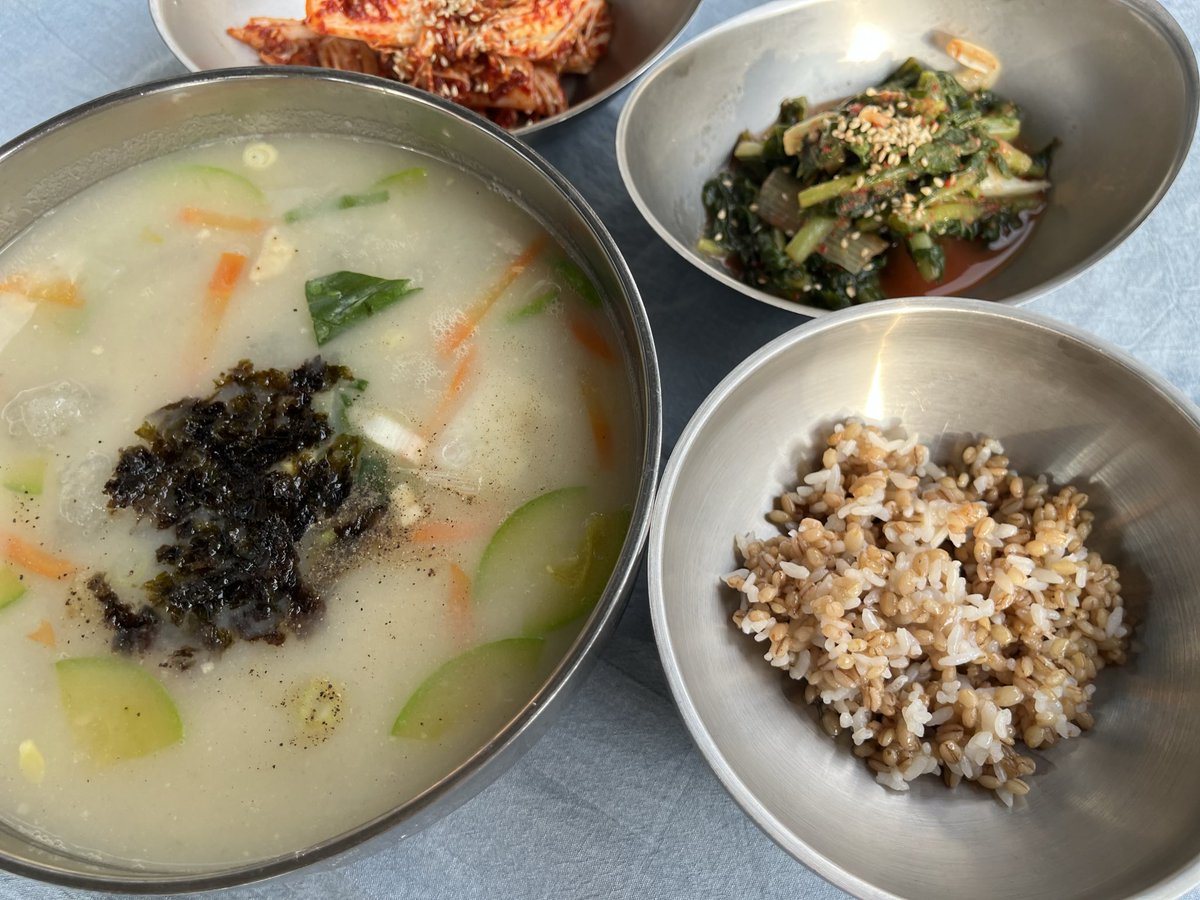 nyabi_ovo_'s tweet image. 홍보글 쓰는 솜씨가 없어 구경만 하다 한번 올려보아요🥹

킨텍스, 고양종합운동장 콘서트 오시는분들께
일산 호수공원 근처 
[일산 감자옹심이칼국수]와주세요,,🥹

100%감자 갈아서 만듭니다🥔
김치두 울엄마가 직접담가요
이제 쌀쌀하니깐 따끈한 칼국수 머거야대요

(도로로님 감사합니다🥹💕)