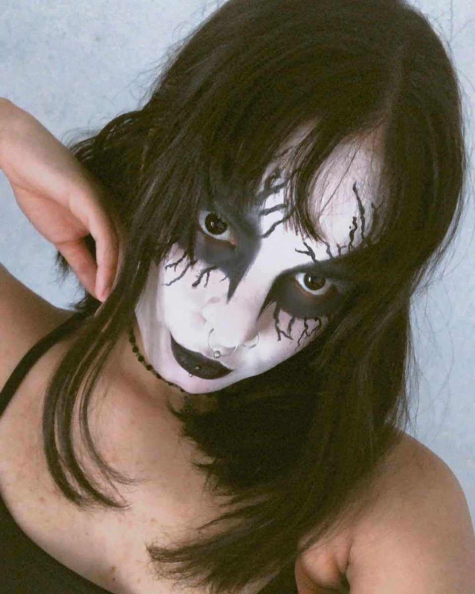 Immortallcorpse's tweet photo. https://t.co/LSZDJQARng
🖤🔥⸸🖤🕯️💀
🖤⸸𝕮𝖗𝖊𝖉𝖎𝖙𝖘: darkdracuela 🖤🕯⸸
#immortall_corpsepaint666
#corpsepaint #vampiregoth 
#gothfashion #gothicgirl
#gothmodel #gothgoth
#gothmakeup #gothicmetal https://t.co/0uXBaZ6MPg