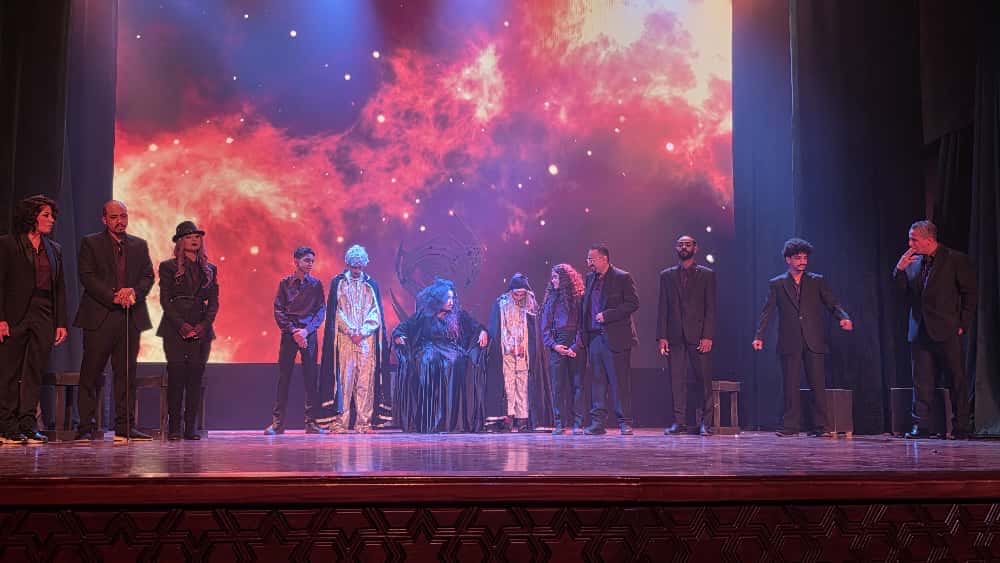 المسرح متنفس الشعوب ورائد تنوريها ولقد كانت ليلة جديدة من ليالي الدبلوماسية الثقافية عشناها على مسرح الجامعة الإمريكية ، أخذتنا فيها فرقة أرجوان إلى عالم آخر بقيادة الفنان بندر باجبع في " الف حيلة في ليلة " ، شكرا للإبداع الذي يولد في قاهرة المعز . 
#بحاح