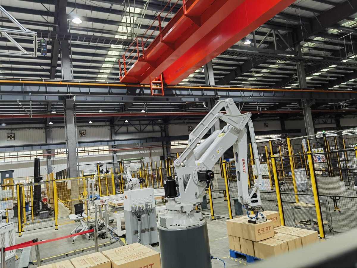 CCGBelfast's tweet image. Visited an industrial robotics factory in Anhui—high precision, high efficiency. A testament to China’s smart manufacturing transformation. #MadeInChina #ChinaTech #Anhui