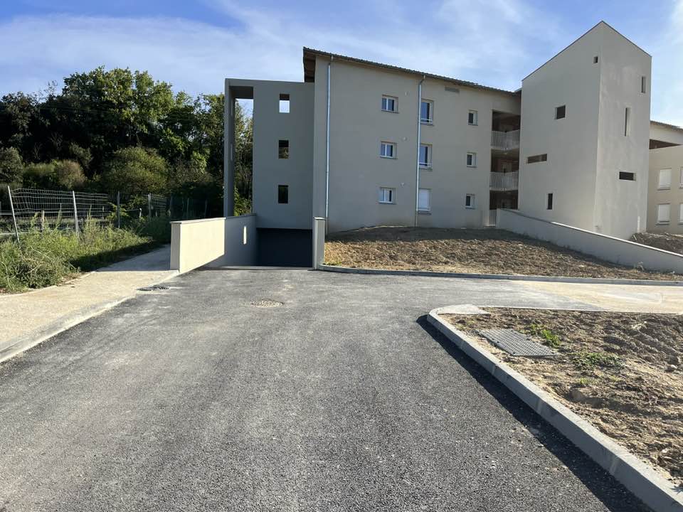 AudigierTP's tweet photo. ✨ 𝐂𝐡𝐚𝐧𝐭𝐢𝐞𝐫 𝐭𝐞𝐫𝐦𝐢𝐧𝐞́ ! ✨
Nous sommes fiers d’annoncer la réception du #chantier  Le BARULAS,  à Viviers (07) :
un projet de 20 logements sociaux mené avec engagement et expertise.
Un grand merci à tous nos partenaires pour leur confiance et leur collaboration ! 🙌 https://t.co/ZYU4oEDsoG