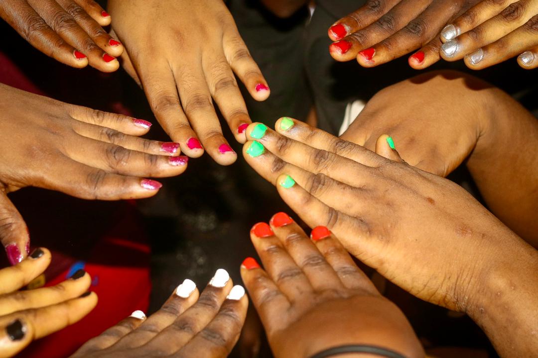 Organisation d’une journée “Bien-être et Confiance en soi – Journée Princesse” par l’#OIMMali pour ses bénéficiaires victimes de la traite.
Dans le cadre du projet #COMPASS, cette activité a permis d’apprendre des techniques de relaxation et de renforcer l’estime de soi.