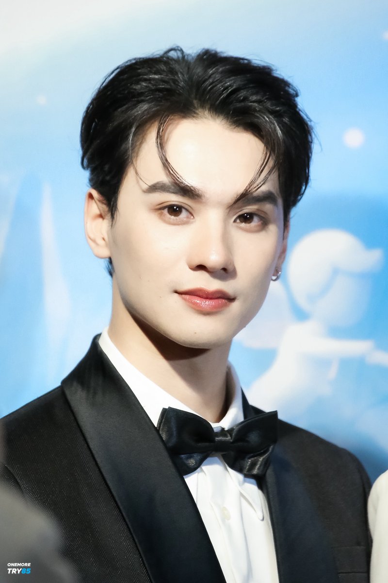 OneMoreTry85's tweet image. ผมส่งหน้า หน้าส่งคิ้ว คิ้วส่งตา ตาส่งจมูก จมูกส่งปาก ปากส่งสันกราม สันกรามส่งคอ คอส่งชุด ชุดส่งคน สรุป หล่อมากกกกกกก #KengHarit