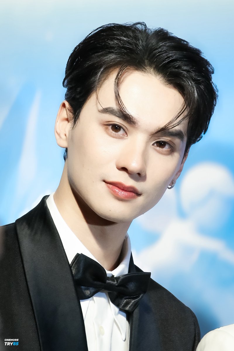 OneMoreTry85's tweet image. ผมส่งหน้า หน้าส่งคิ้ว คิ้วส่งตา ตาส่งจมูก จมูกส่งปาก ปากส่งสันกราม สันกรามส่งคอ คอส่งชุด ชุดส่งคน สรุป หล่อมากกกกกกก #KengHarit