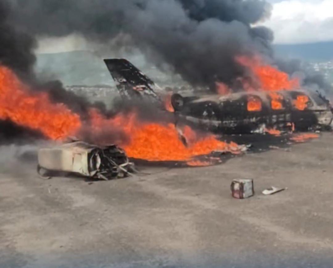 #Tàchira 

El accidente en el aeropuerto de paramillo deja dos fallecidos. 

Al parecer por fallas mecánicas , en su intento de despegar. Aproximadamente a las 10am 
#22Oct