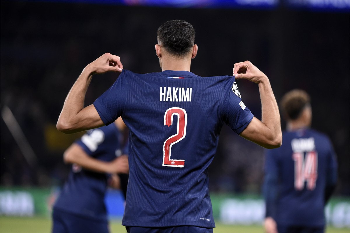 PSG_inside's tweet photo. Notre Parisien @AchrafHakimi est nommé pour la récompense de joueur africain de l'année, distinction remise à l'occasion des #CAFAwards2025 ! 👏 https://t.co/d1LVVmaToJ