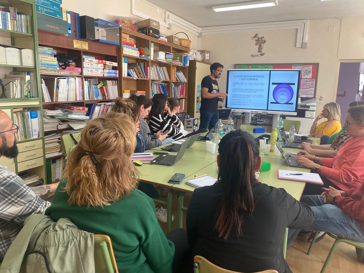 CFIE_Avila's tweet image. Hoy en el CRA LOS REGAJAKES contamos con @AlfoAlm como ponente del Curso Uso pedagógico y ético de la IA en el aula. #FormaciónDocente @CFIE_Avila
@educacyl #FormaciónCyL