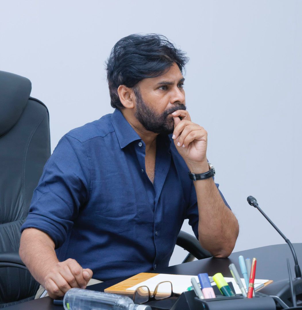 Deputy CMO, Andhra Pradesh (@apdeputycmo) on Twitter photo వరద హెచ్చరికల నేపథ్యంలో అధికార యంత్రాంగం అప్రమత్తంగా ఉండాలి - <a href="/PawanKalyan/">Pawan Kalyan</a>
ఆకస్మిక వరదలు వచ్చే అవకాశం ఉందని రాష్ట్రంలో పలు జిల్లాలకు హెచ్చరికలు వచ్చిన క్రమంలో అధికార యంత్రాంగం అప్రమత్తంగా ఉండాలని ఉప ముఖ్యమంత్రి పవన్ కళ్యాణ్ స్పష్టం చేశారు. బంగాళాఖాతంలో ఏర్పడ్డ అల్పపీడన వరద హెచ్చరికల నేపథ్యంలో అధికార యంత్రాంగం అప్రమత్తంగా ఉండాలి - <a href="/PawanKalyan/">Pawan Kalyan</a>
ఆకస్మిక వరదలు వచ్చే అవకాశం ఉందని రాష్ట్రంలో పలు జిల్లాలకు హెచ్చరికలు వచ్చిన క్రమంలో అధికార యంత్రాంగం అప్రమత్తంగా ఉండాలని ఉప ముఖ్యమంత్రి పవన్ కళ్యాణ్ స్పష్టం చేశారు. బంగాళాఖాతంలో ఏర్పడ్డ అల్పపీడన