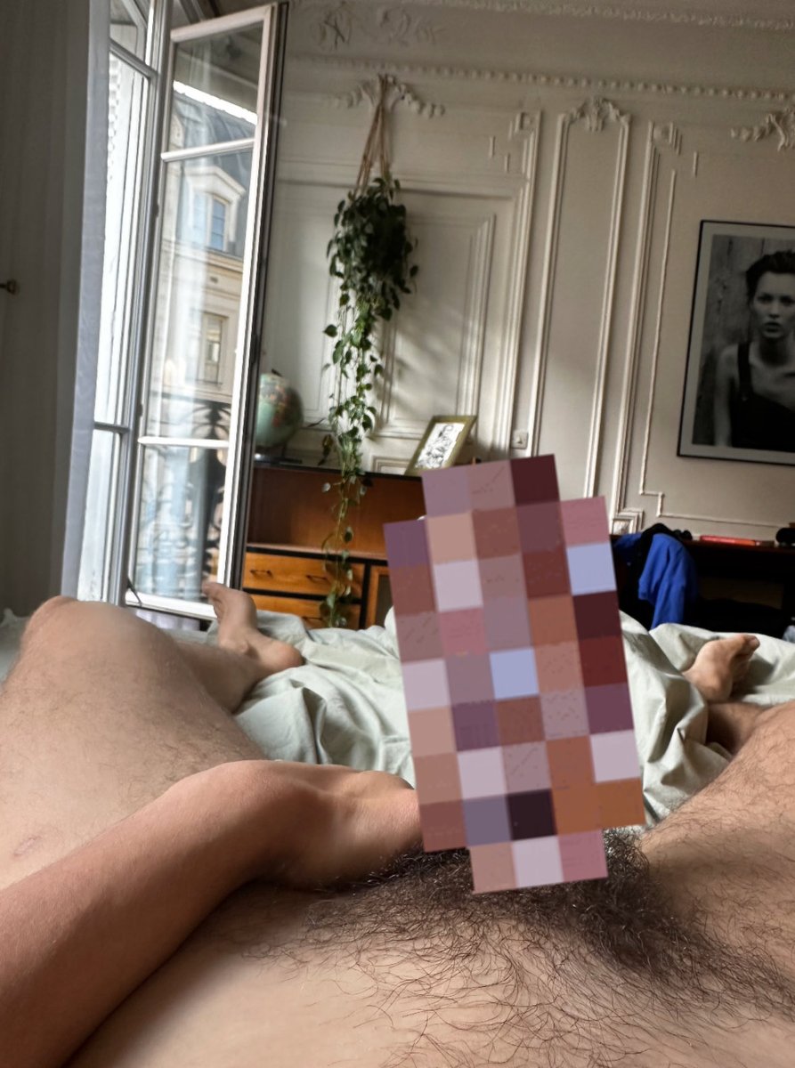 100Rts and I post the unblurred pic😏