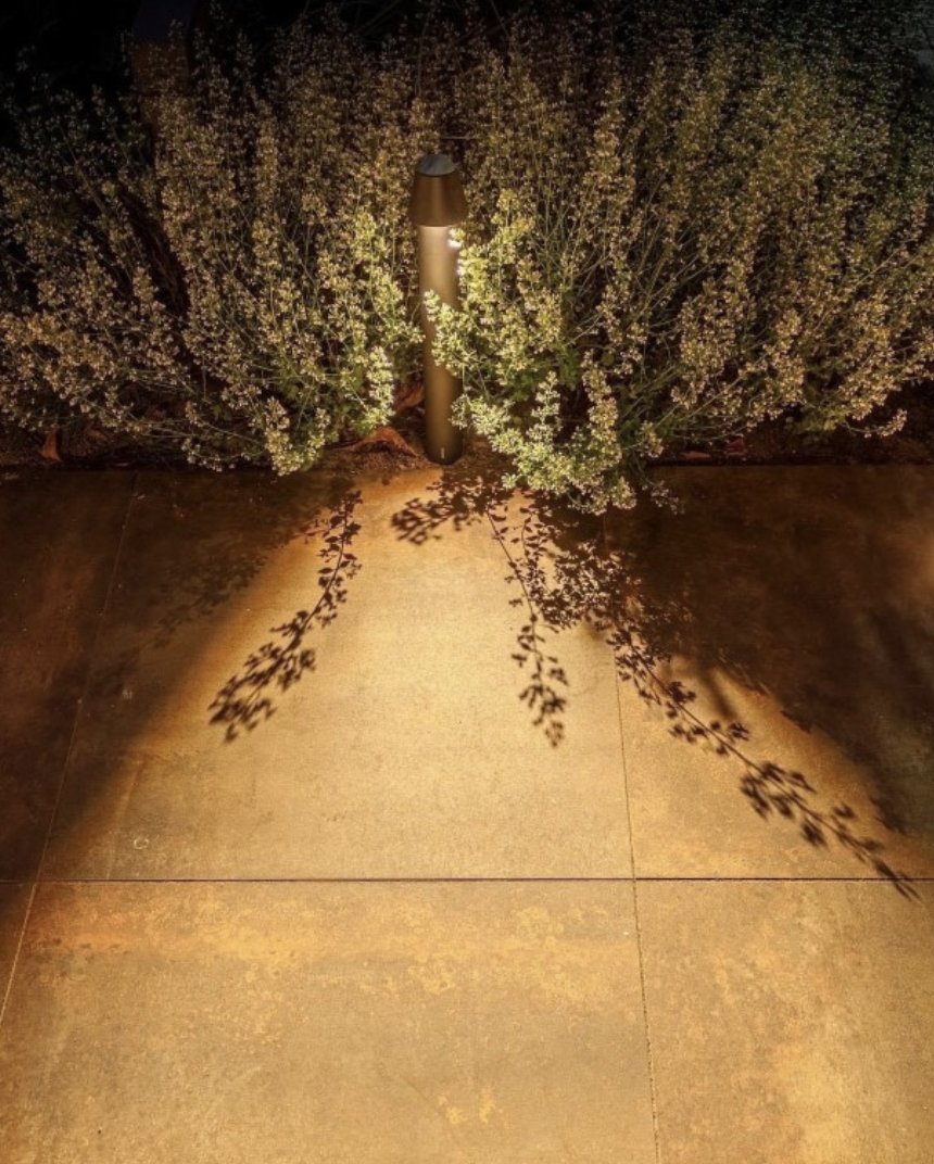 LightProTrade's tweet image. The Oberon DL Post Light is the smart choice for lighting paths and driveways. Its downward-facing design provides beautiful, effective light, and you can truly tailor the effect with 6 dimming levels and adjustable face plates.

#Oberon #PathLighting #Landscape #OutdoorDesign