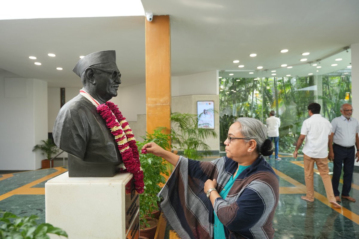 NDDB_Coop's tweet image. एनडीडीबी परिवार ने आज श्रद्धेय श्री त्रिभुवनदास पटेल जी की जयंती के अवसर पर उन्हें भावपूर्ण श्रद्धांजलि अर्पित की।
इस अवसर पर एनडीडीबी के वरिष्ठ अधिकारियों एवं कर्मचारियों ने एकत्र होकर पुष्पांजलि अर्पित की और उनके द्वारा देश में आरंभ किए गए दुग्ध सहकारिता आंदोलन को स्मरण किया,…