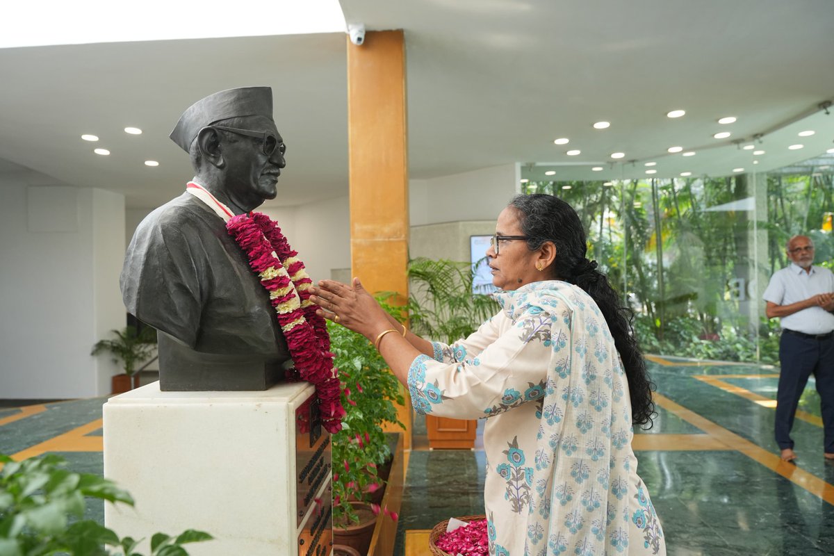 NDDB_Coop's tweet image. एनडीडीबी परिवार ने आज श्रद्धेय श्री त्रिभुवनदास पटेल जी की जयंती के अवसर पर उन्हें भावपूर्ण श्रद्धांजलि अर्पित की।
इस अवसर पर एनडीडीबी के वरिष्ठ अधिकारियों एवं कर्मचारियों ने एकत्र होकर पुष्पांजलि अर्पित की और उनके द्वारा देश में आरंभ किए गए दुग्ध सहकारिता आंदोलन को स्मरण किया,…