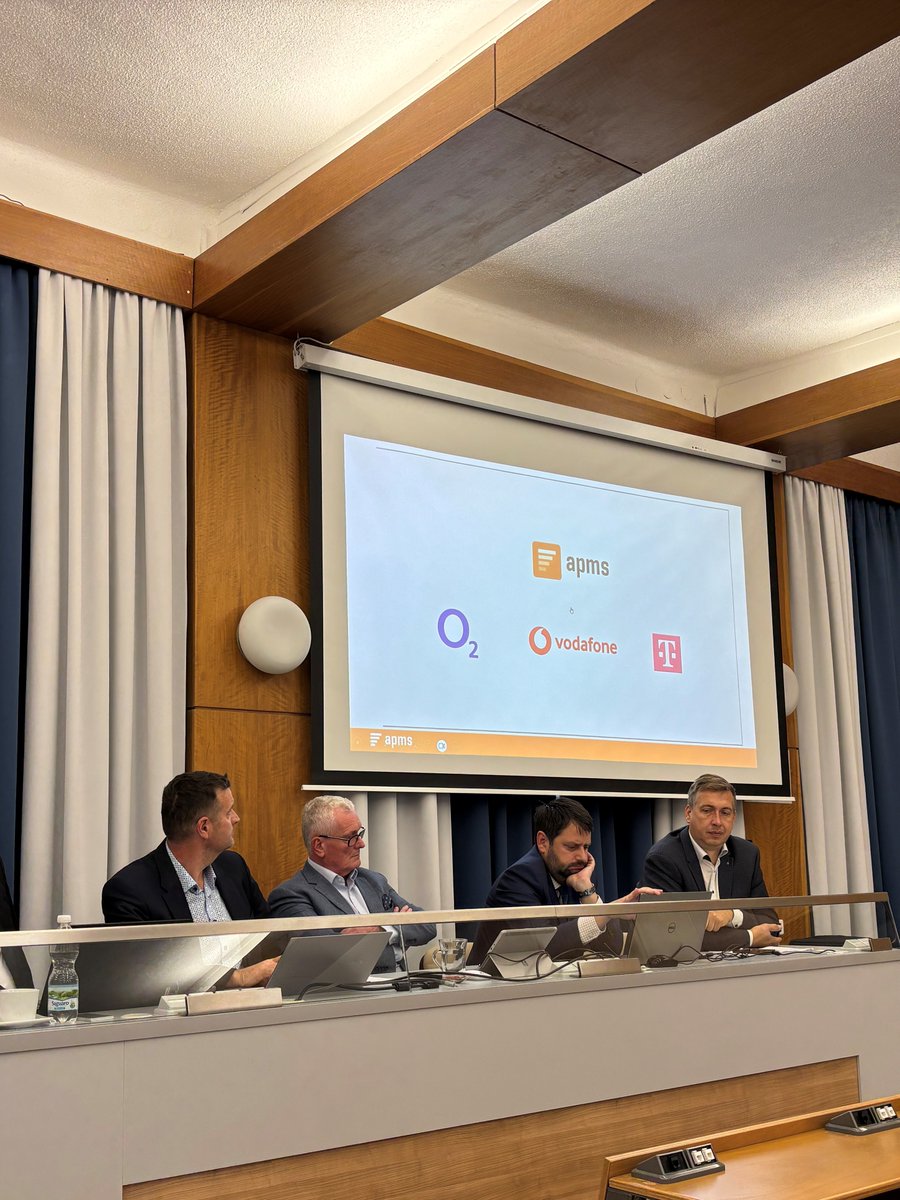 APMS_CZ's tweet photo. Dnes jsme brzy ráno vyrazili do Svitav a Žďáru nad Sázavou jednat se starosty konkrétních obcí, kde mají problémy se signálem. Díky spolupráci @ctu_cz , @APMS_CZ  a operátorů jsme starostům mohli představit konkrétní změny v legislativě, které se nám podařilo prosadit a plány na pokrytí bílých míst do roku 2030. 
Zlepšujeme pokrytí v Česku!📶