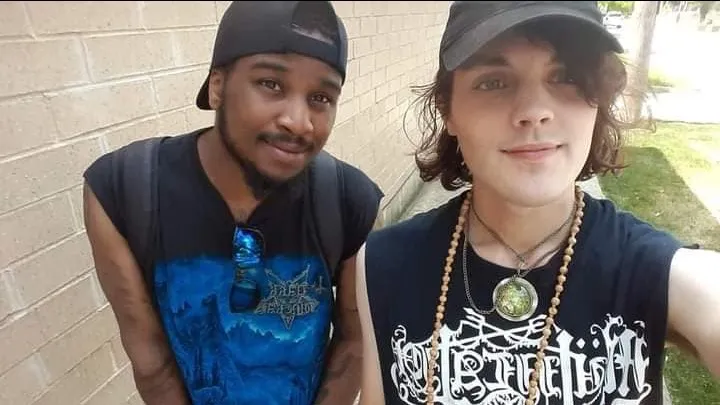 Tony deserves a second chance. I love this man. He has put so much effort into his sobriety (ten months!) and now has a fiancé (!!!) who is officially coming to Chicago this weekend. Please consider helping this wonderful couple find temporary housing. 

gofundme.com/f/donate-to-se…