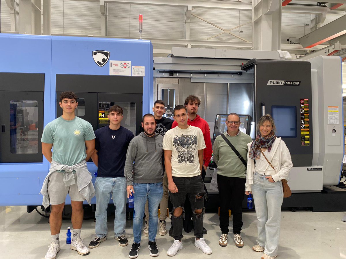 imhcampus's tweet image. Elkarlaneko #Robotika-ko #espezialitateko ikasleak @DELTECO1 -ren teknologi berriei, robotika eta AAri buruzko jardunaldietan parte hartu dute, eta instalazioak eta robotekin egiten duten lana ikusteko aukera izan dute. Eskerrik asko!

#imhlhii #lanbideheziketa @FPeuskadi #cobot