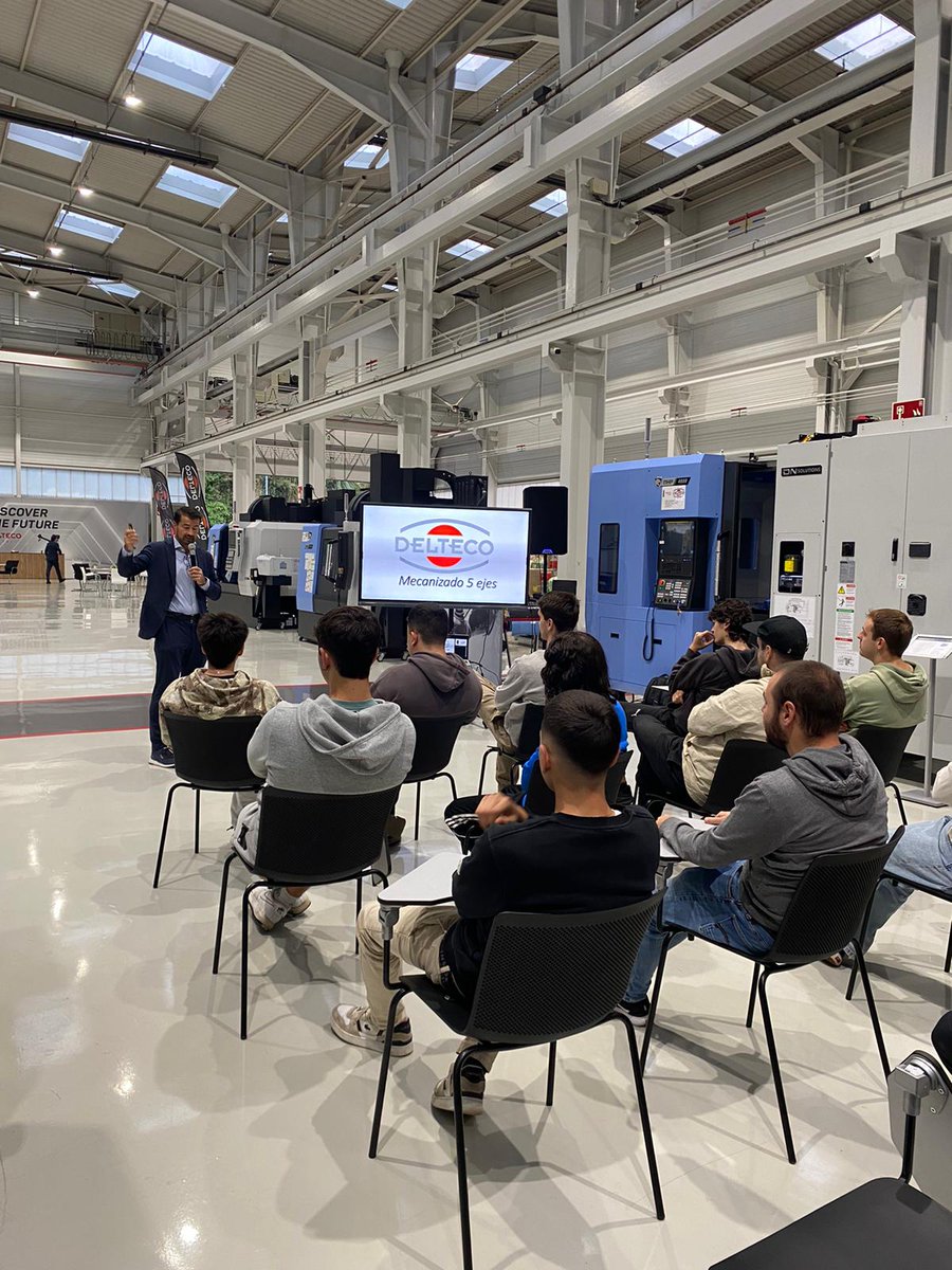 imhcampus's tweet image. Elkarlaneko #Robotika-ko #espezialitateko ikasleak @DELTECO1 -ren teknologi berriei, robotika eta AAri buruzko jardunaldietan parte hartu dute, eta instalazioak eta robotekin egiten duten lana ikusteko aukera izan dute. Eskerrik asko!

#imhlhii #lanbideheziketa @FPeuskadi #cobot
