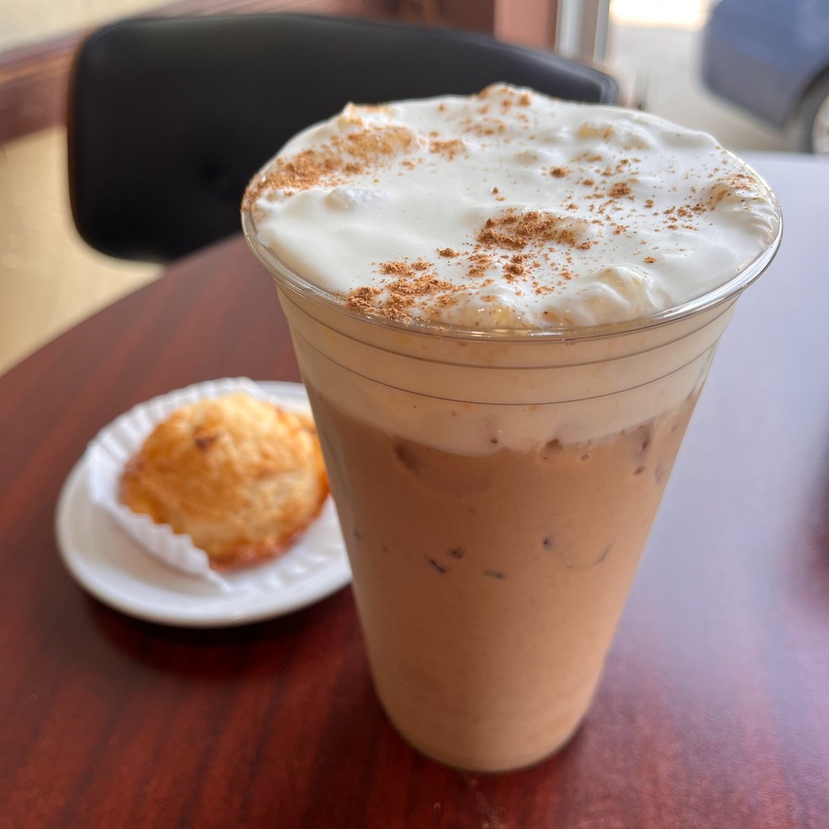 PaniniPaniniMC's tweet photo. 🙌 It’s getting chilly, Michigan City! Warm up with freshly brewed Pumpkin Spice Coffee ☕ and grab a FREE cinnamon roll with any coffee before 10 AM! 🥐❤️
Open Tue–Sat at 7 AM. Stop by Panini Panini for cozy vibes &amp; great coffee!
#coffee #foodie #instafood #yummy #food https://t.co/c4V3NmvFHQ