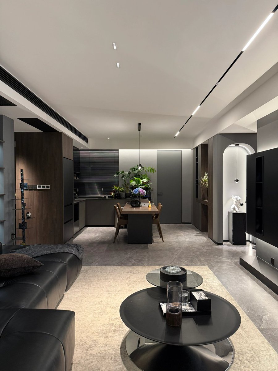 CorevcShort's tweet image. 🎧 ゆるい音楽を流して、ベッドでゴロゴロ。今日の疲れが溶けていく感じ〜