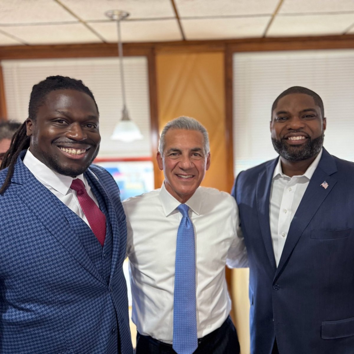 Congressman Byron Donalds, Florida’s next governor, came to Linden to stand with New Jersey’s next governor, Jack Ciattarelli. 

Two leaders, one vision, strong states, stronger America. Thank you, Byron, for your support. 🇺🇸

<a href="/ByronDonalds/">Byron Donalds</a>
<a href="/Jack4NJ/">Jack Ciattarelli</a>