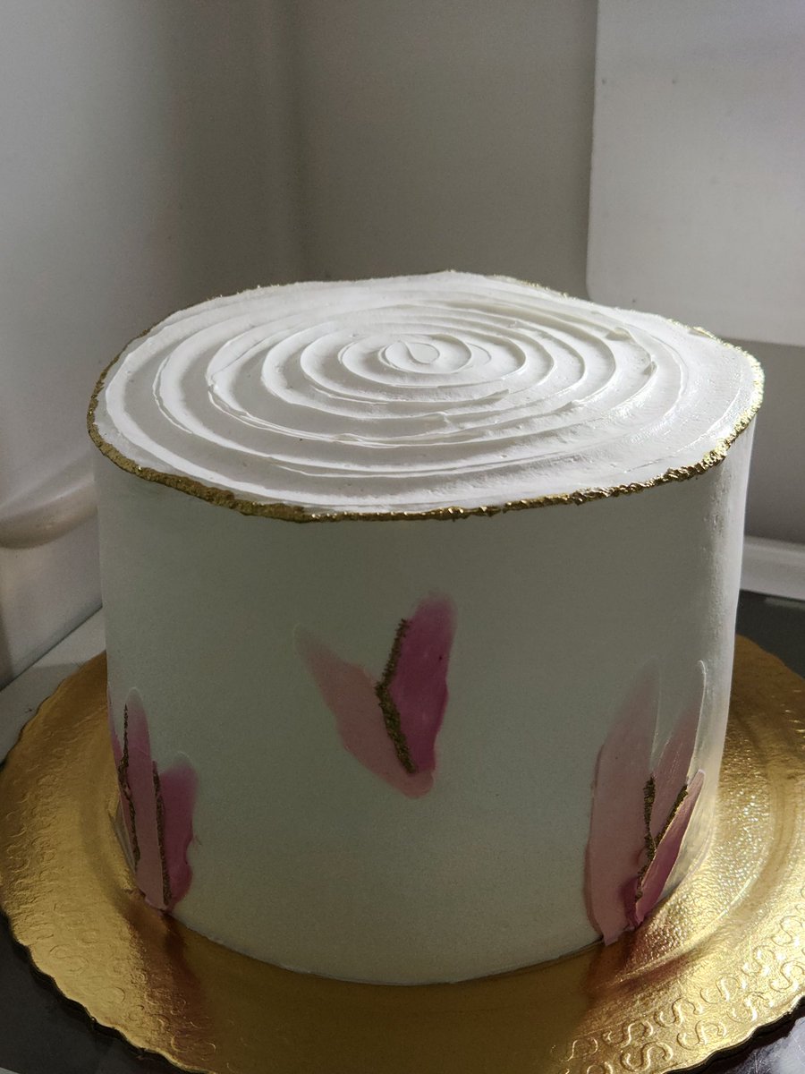 rwnkyu's tweet image. bolinho de hoje ta aprovado moots? cabei de terminar ☺️