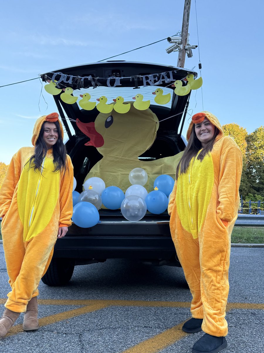 Ms. Lyons tweet media