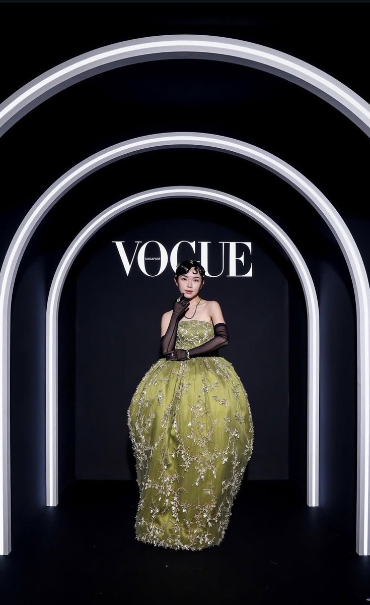 smartmerchai's tweet image. At NEXT IN VOGUE 2025, SMARTMERCH™ + SPIN OS brought digital craftsmanship to life with 1,000 connected totes — authenticated on-chain, paired with 3D twins, and unlocking Vogue-curated XR, drops &amp;amp; memories.

Learn more: smartmerch.ai/about

#SMARTMERCH #SPINOS #RWA #DePIN