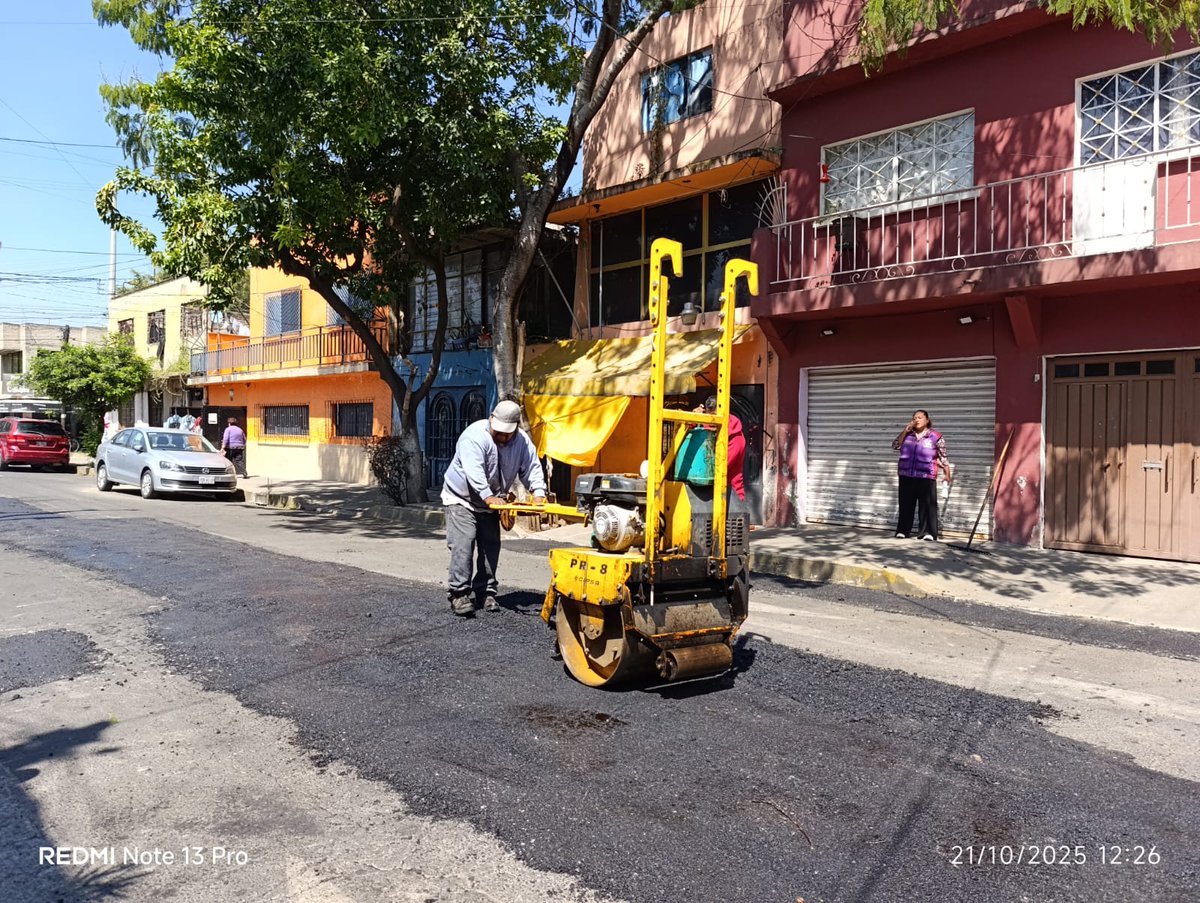 evelyn_parraA's tweet photo. 🚧 Continuamos mejorando las calles de nuestra alcaldía.
Hoy realizamos trabajos de bacheo en la colonia Puebla, sobre las calles 63 y 65, para garantizar una mejor movilidad y mayor seguridad vial para todas y todos. 💪🚗
#VCTrabaja #VenustianoCarranza #TerritorialArenales https://t.co/135cm1ub97