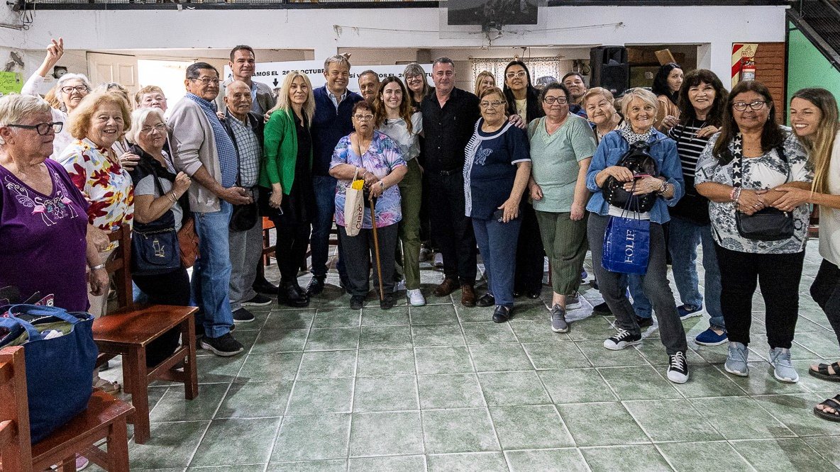 Hoy junto a <a href="/MaJimenaLopezOk/">Jimena López</a> y <a href="/RoberVazquezOK/">Roberto Vazquez</a> en Burzaco brindamos una charla informativa sobre la Boleta Única de Papel (BUP) a adultos mayores pertenecientes a los Centros de Jubilados “Rafael Escobar”, “Experiencia en Mi Mayor”, “José Mármol” y “Épocas Doradas”.

<a href="/JorgeTaiana/">Jorge Taiana</a>