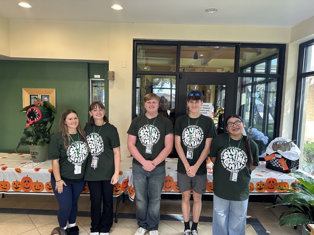 LulingISD's tweet image. Today, Supt. Warren took our amazing Student Council officers to Seton Ascension Hospital to judge their Pumpkin Decorating Contest! Our students took their job very seriously and represented Luling ISD with pride. 💚 Huge thanks to Seton Ascension for the fall fun!