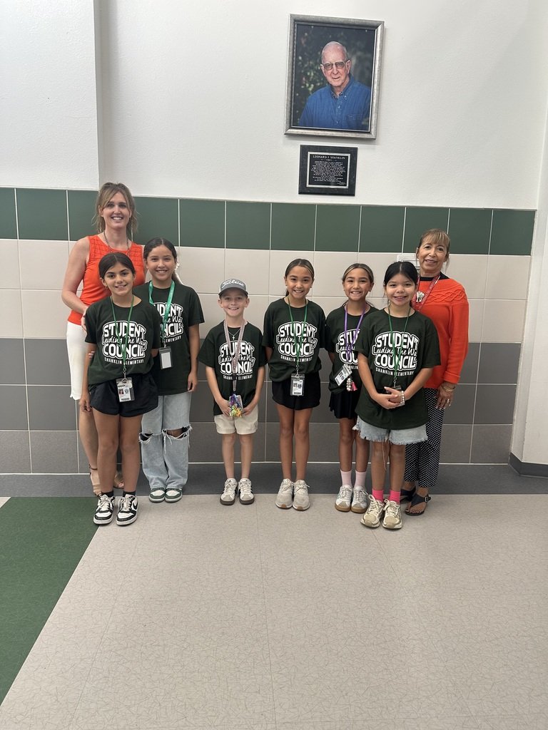 LulingISD's tweet image. Today, Supt. Warren took our amazing Student Council officers to Seton Ascension Hospital to judge their Pumpkin Decorating Contest! Our students took their job very seriously and represented Luling ISD with pride. 💚 Huge thanks to Seton Ascension for the fall fun!