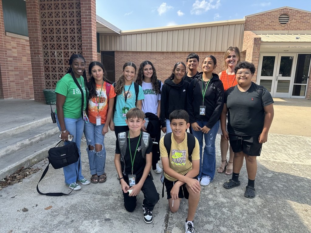 LulingISD's tweet image. Today, Supt. Warren took our amazing Student Council officers to Seton Ascension Hospital to judge their Pumpkin Decorating Contest! Our students took their job very seriously and represented Luling ISD with pride. 💚 Huge thanks to Seton Ascension for the fall fun!
