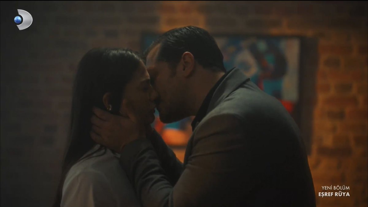 anakinspatton's tweet image. - his babie
- the softness when he speaks to her
- the way he wipes her tears
- our little kiss
#eşrefrüya #eşsan