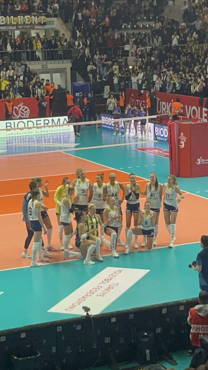 __Worldismine__'s tweet image. Sevdik seni herşeyden çokk 🙏🏻
#SarıMelekler