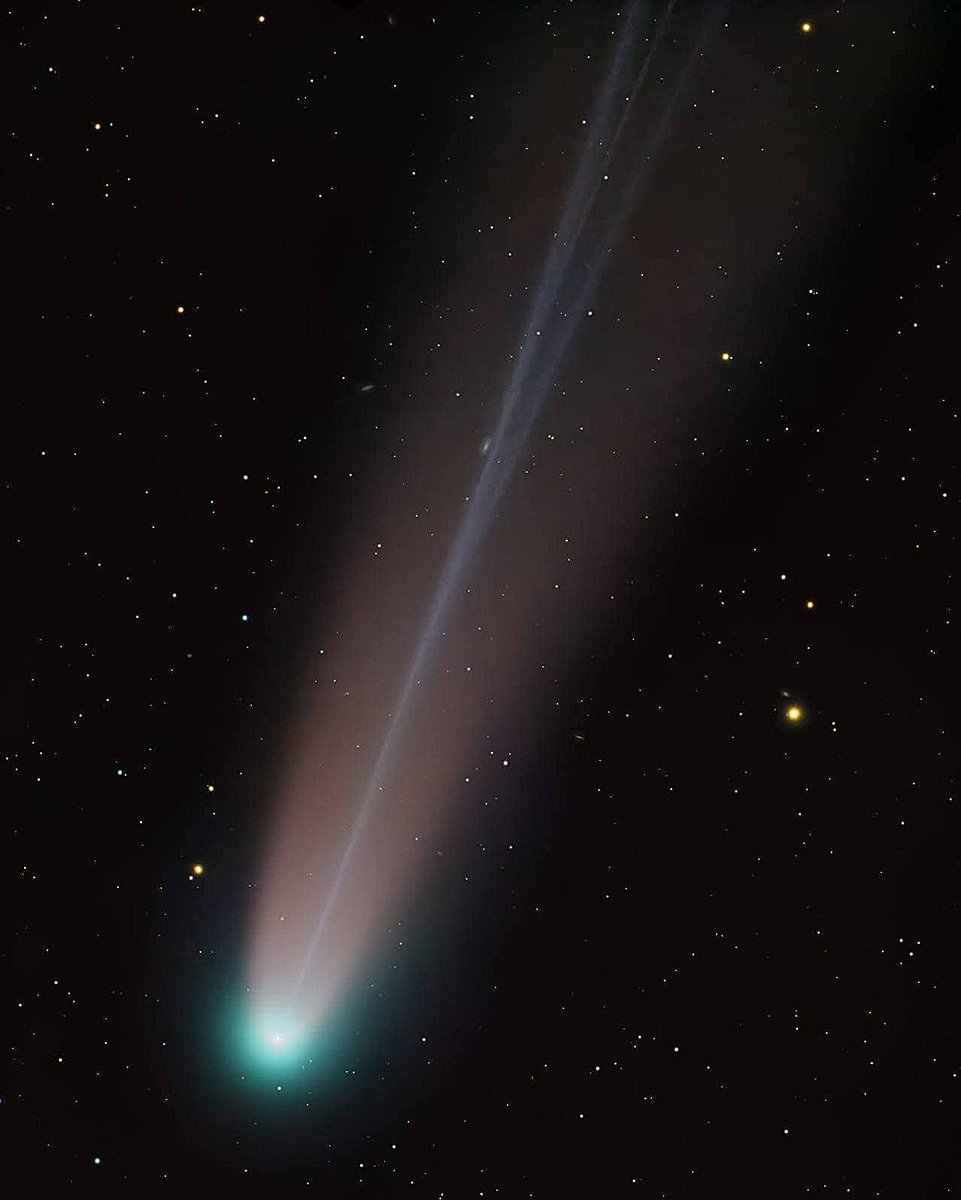 gattariro's tweet image. It&apos;s the Comet of the moment.
The beautiful #CometLemmon
* * * * * * * * * * * * * * * * * * * * * * *