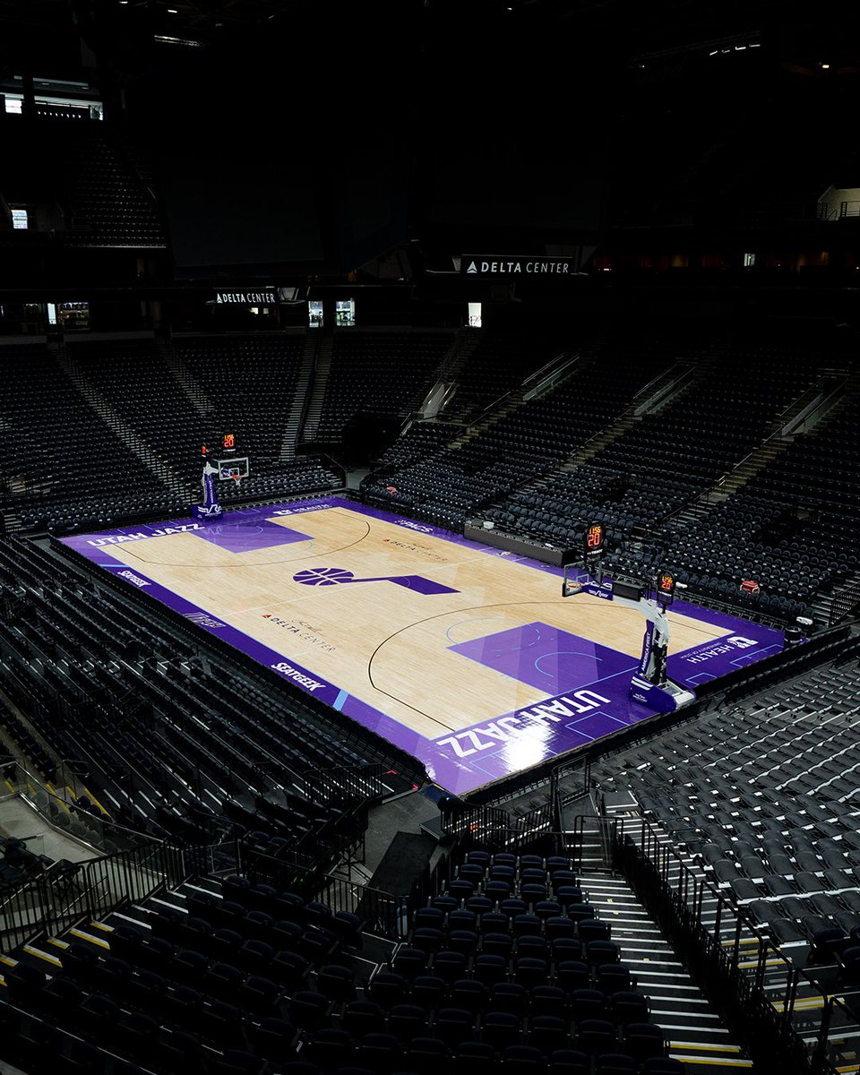 utahjazz's tweet photo. setting the stage for the season ahead 💟🏔️🏡

#TakeNote https://t.co/qSjLBEJQ4z