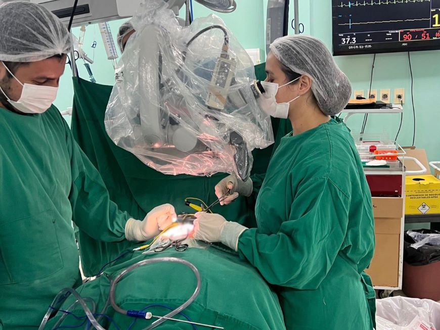 El Hospital General Pediátrico “Niños de Acosta Ñu”, centro de referencia nacional en el tratamiento de espina bífida, incorporó el soporte de la neuro monitorización intraoperatoria continua durante las cirugías de liberación de médula anclada.