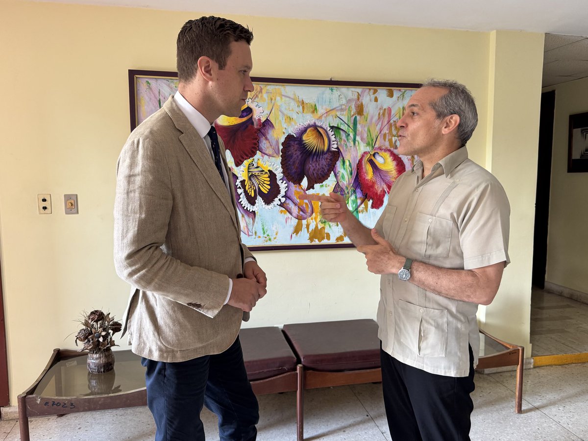 UKinCuba's tweet photo. El Embajador James Hooley, OBE se encontró con el Ministro del CITMA, Dr.Armando Rodríguez Batista, para explorar formas de cooperación en áreas de interés común relacionadas con la protección del medio ambiente y el fortalecimiento de la resiliencia frente al cambio climático. https://t.co/KlegLknlzt