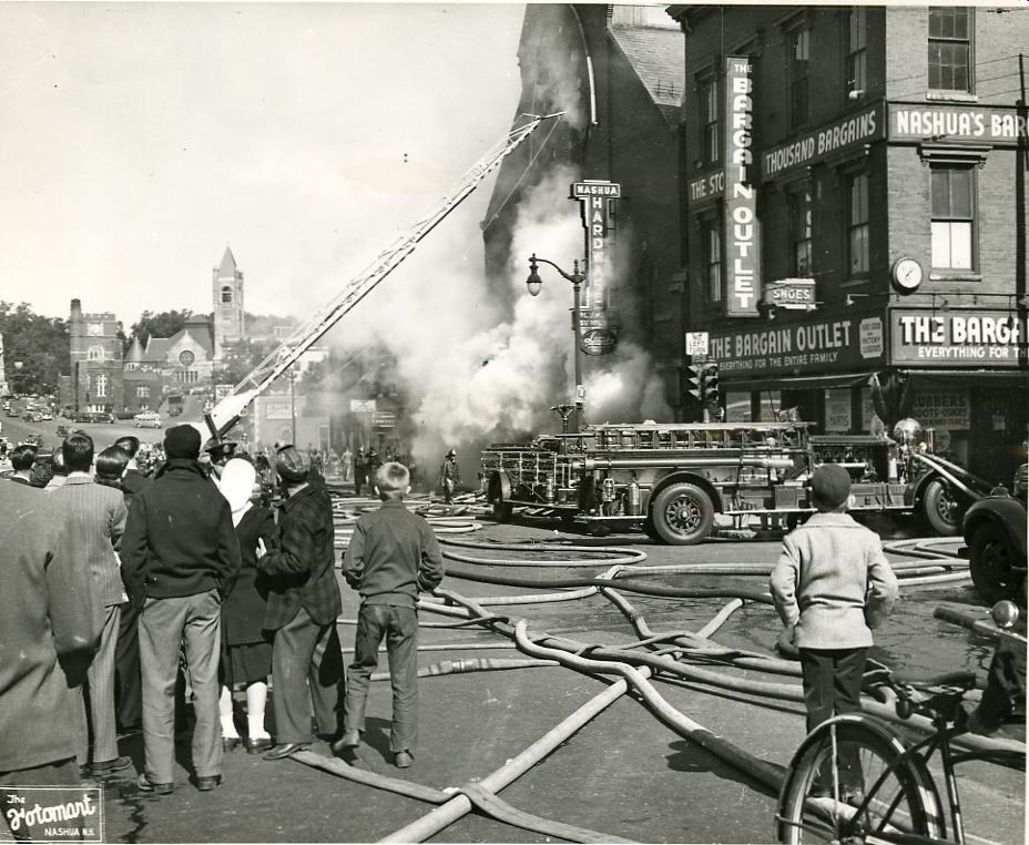 We recently added over 200 more historical photos to our digital collection! 📷 Explore the people, places, and events that have defined Nashua's history at nashualibrary.omeka.net.  

(Pictured is a fire on Main Street in 1947.)