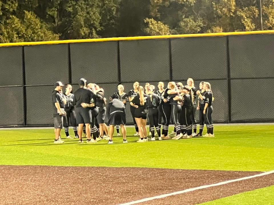 WalnutGroveSoftball tweet media