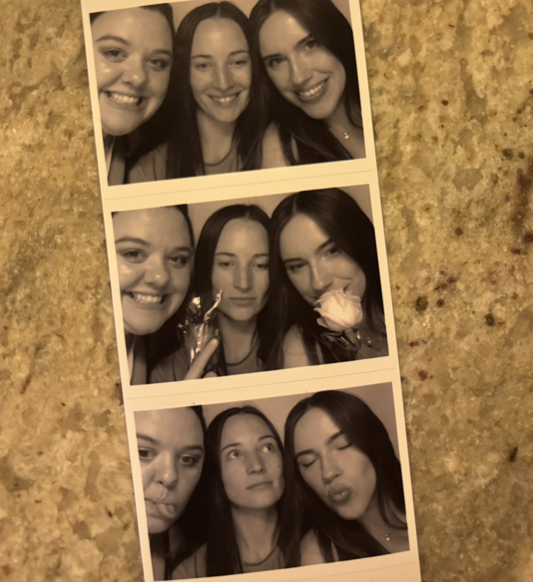 Ash_hole tweet media