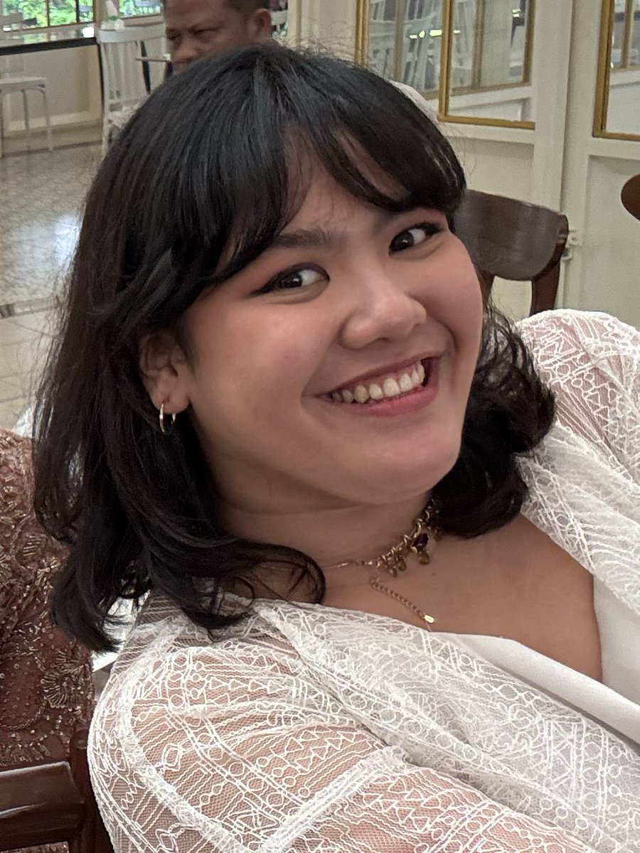 nalunaaa's tweet photo. Skrg gak cakep cakep amat sih tapi visual sebelum puber nya kenapa kayak orang tua ya HAHAH foto kiri umur 14/15 , foto kanan umur 25 LOL #thankspuberty https://t.co/bsART2PNhi