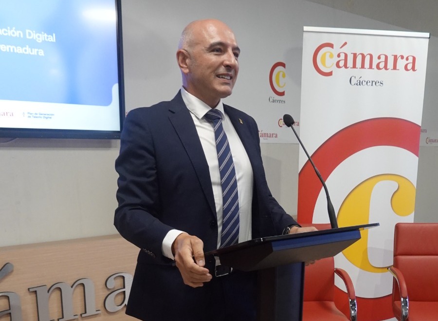 camaradecaceres's tweet image. 📸 Impulsamos el talento digital con la formación de más de 250 empresas y ciudadanos de la provincia a través del programa Hackea tu Futuro de @econoempleoEXT. ¡Juntos construimos #Extremadura! 🚀

#TalentoDigital