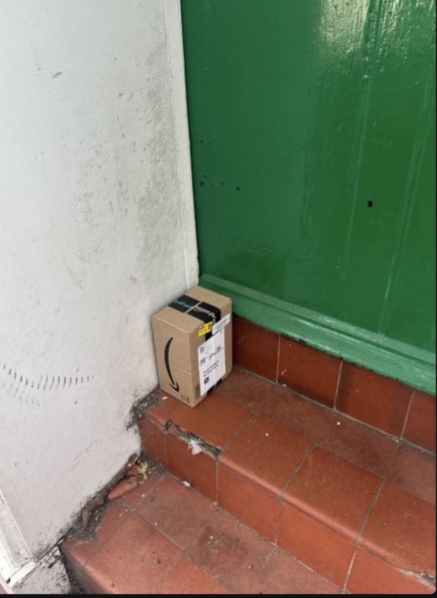 GamerAngel_301's tweet photo. @AmazonHelp my packages keep getting left outside the door of a block of flats that also faces a road. I work from home but the doorbell barely rings. Thank God none of my packages have been stolen (yet) https://t.co/NmBOdB5SVC