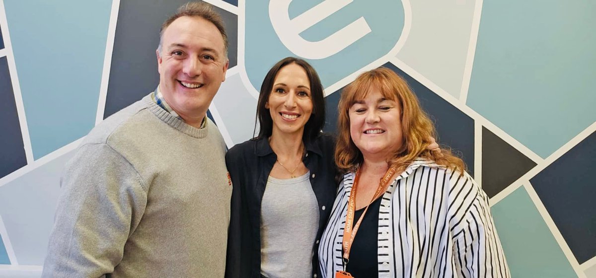 CantandoFVC's tweet photo. Thank you to @ExpressFM & @PaulSwampyMarsh for having us in the studio this morning to chat about our 25 gig challenge, and the amazing work that @homestartpmouth do in Portsmouth.
#Choir #Radio #Music #ExpressFM #PortsmouthEvents #Portsmouth #Southsea https://t.co/ZHBkODfE34